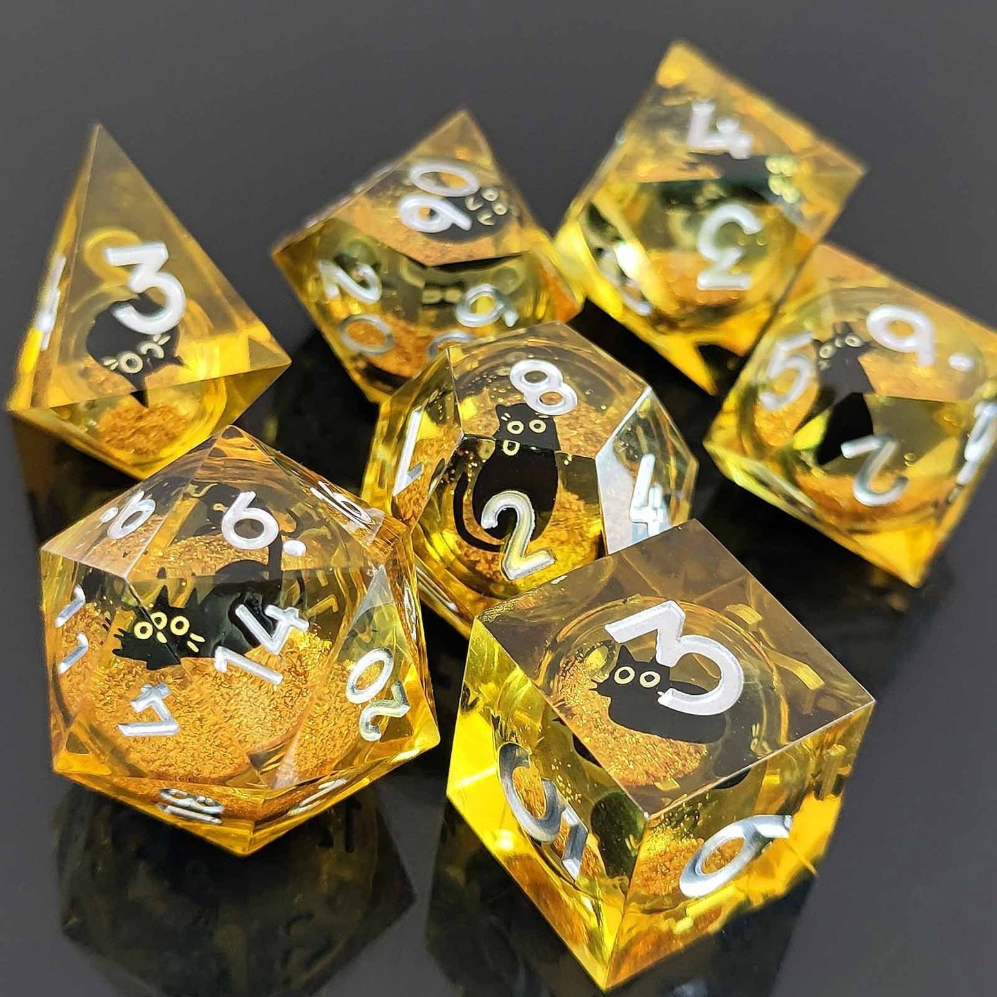 Resin Dice Resin Liquid Core Dice with Cat-Shaped Glitter DnD D&D Dice Set